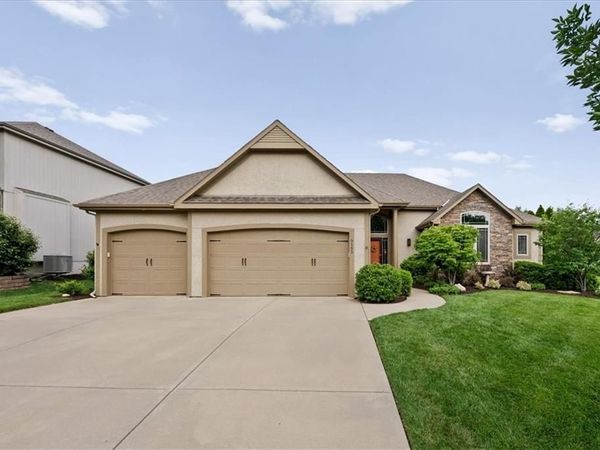 9153 Shady Bend Road, Lenexa, KS 66227