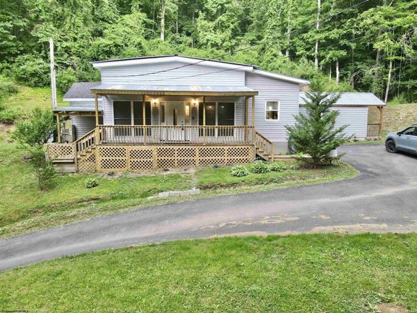 1834 Old Womans Run, Sutton, WV 26601