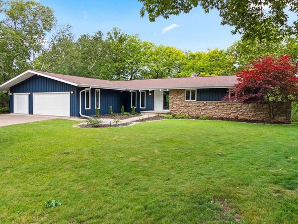1511 N BRIARCLIFF DRIVE, Appleton, WI 54915
