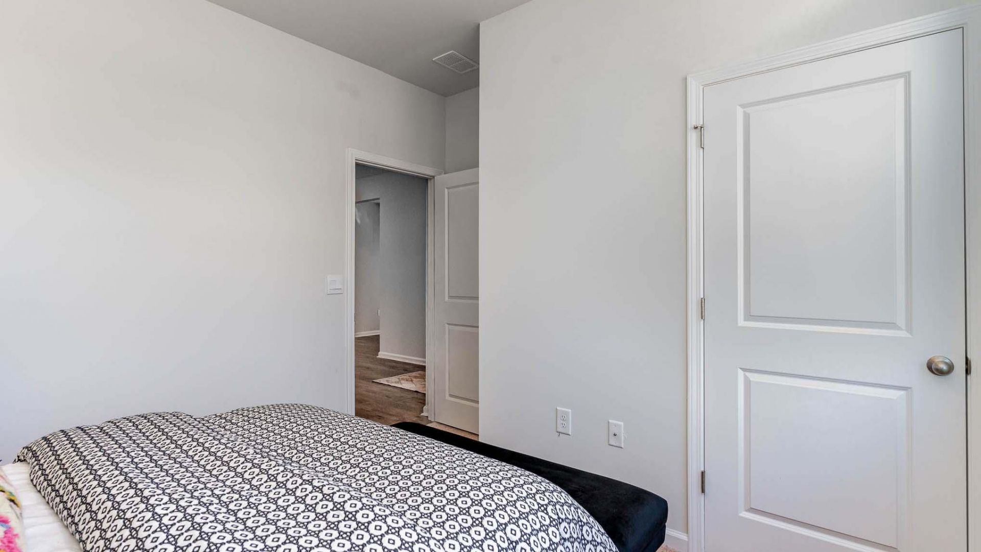 303 Glade Ct.  Photo 16
