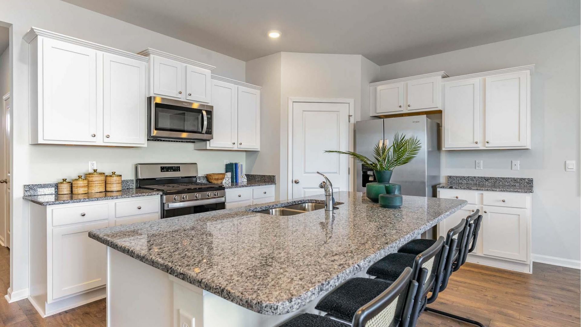 303 Glade Ct.  Photo 5