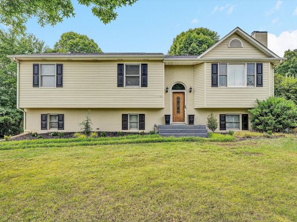 111 Barrington CT , Hardy, VA 24101