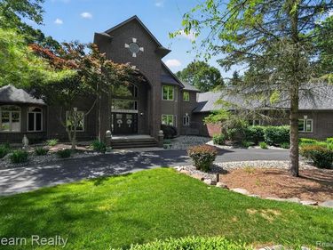 5326 Lake Forest Boulevard , Genoa Twp, MI 48116
