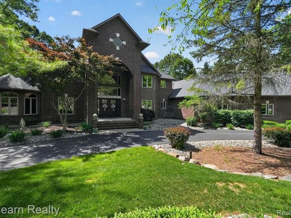 5326 Lake Forest Boulevard , Genoa Twp, MI 48116