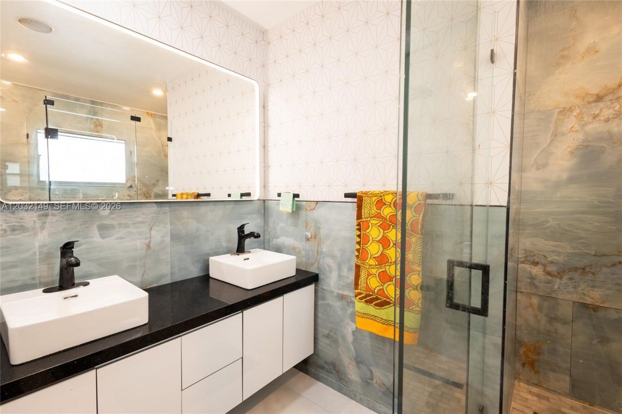 4230 Royal Palm Ave , Miami Beach, FL 33140 Photo