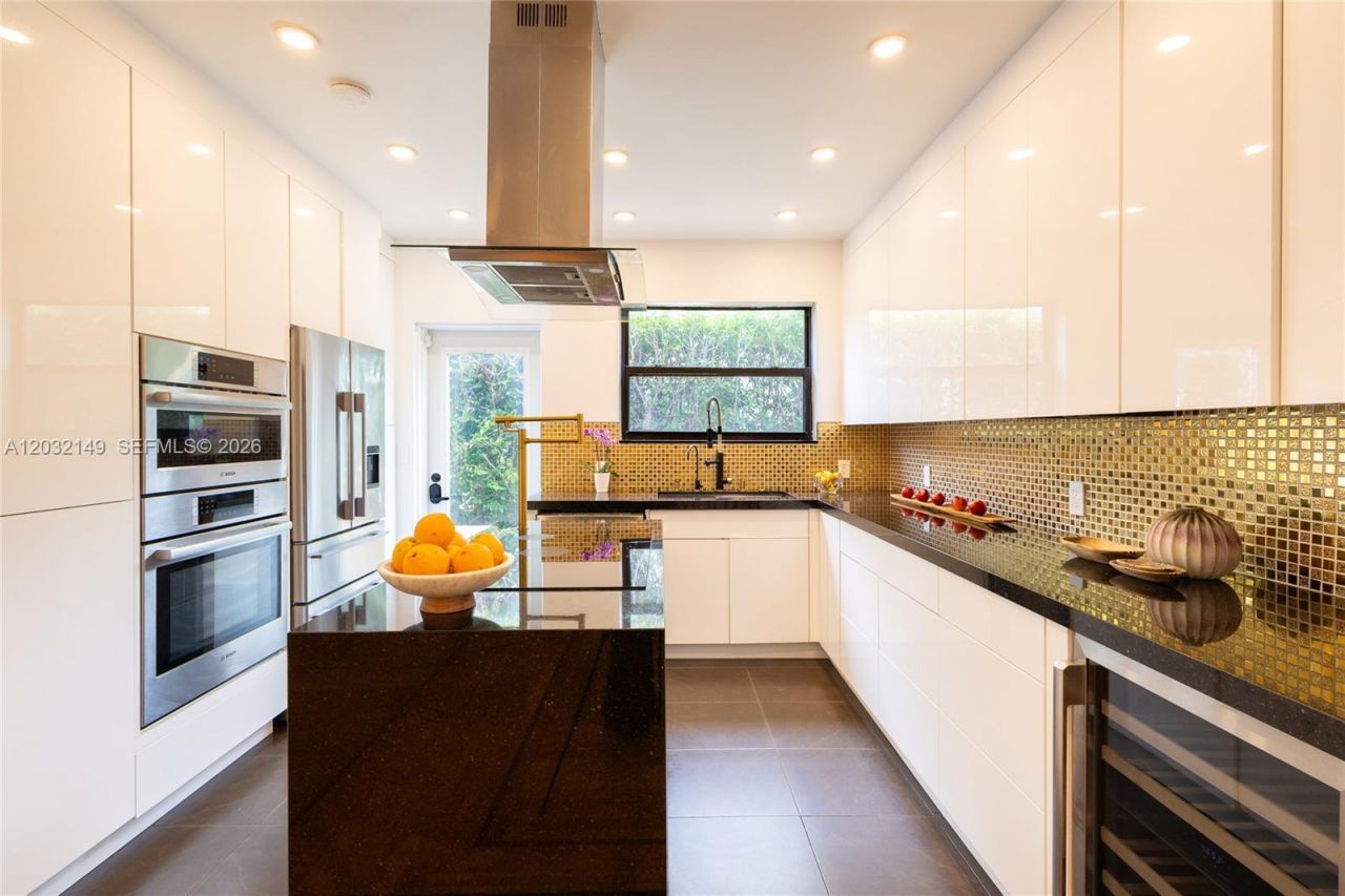 4230 Royal Palm Ave , Miami Beach, FL 33140 Photo