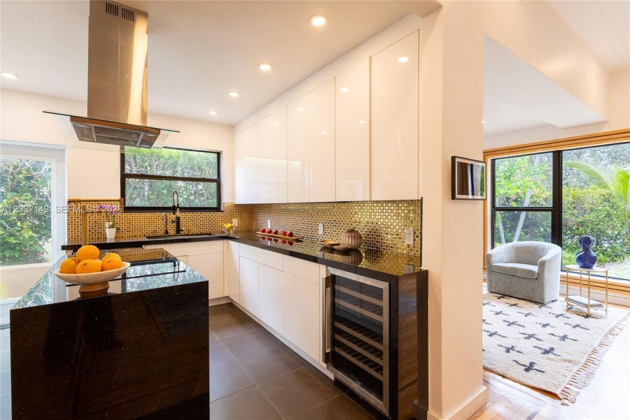 4230 Royal Palm Ave , Miami Beach, FL 33140 Photo