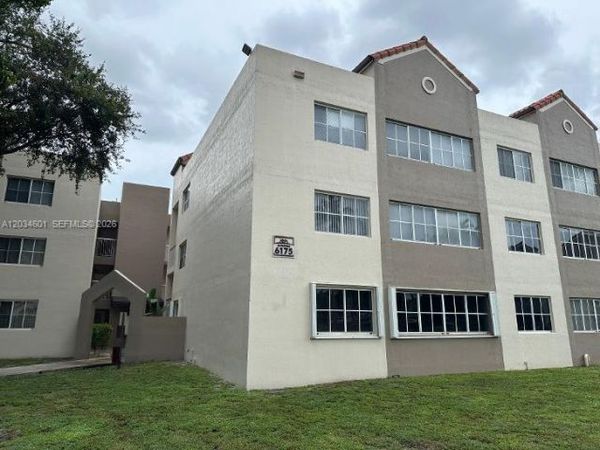 6175 NW 186th St, Unit 110, Hialeah, FL 33015