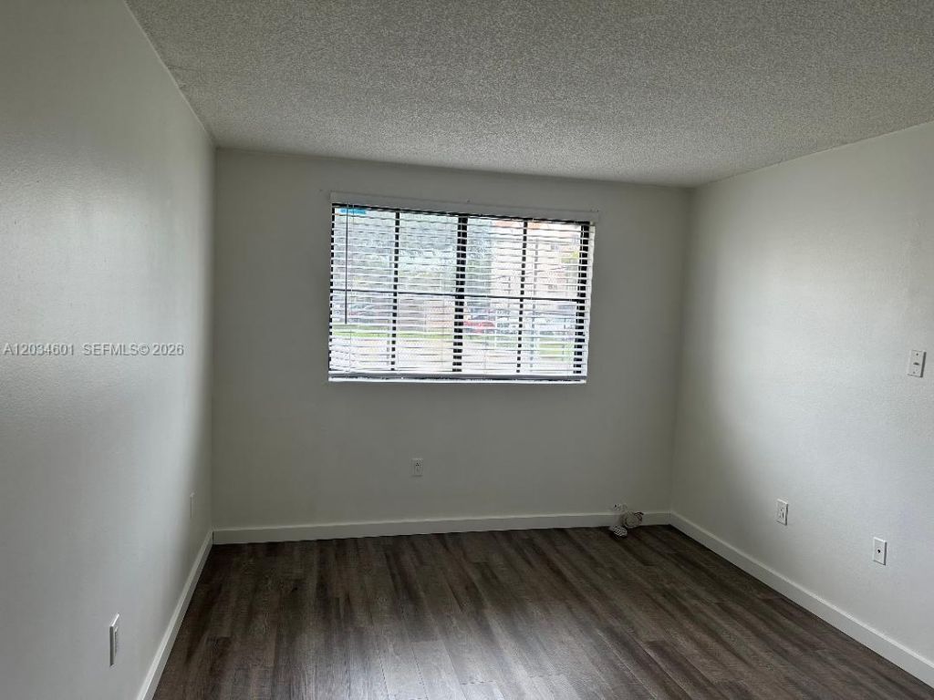 6175 NW 186th St , Unit 110, Hialeah, FL 33015 Photo