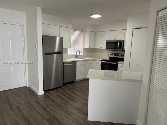 6175 NW 186th St, Unit 110, Hialeah, FL 33015 Photo