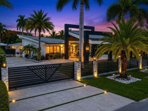 8445 SW 5th St , Miami, FL 33144