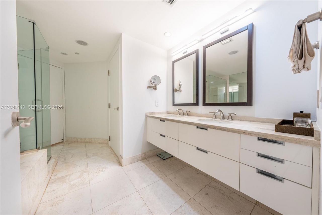 9401 Collins Ave , Unit 403, Surfside, FL 33154 Photo