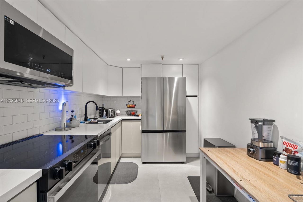 20505 E Country Club Dr , Unit 331, Aventura, FL 33180 Photo