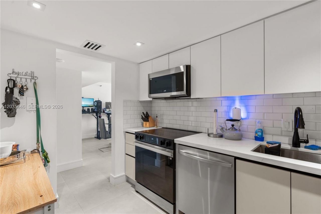 20505 E Country Club Dr , Unit 331, Aventura, FL 33180 Photo
