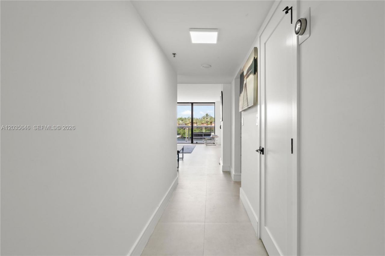20505 E Country Club Dr , Unit 331, Aventura, FL 33180 Photo