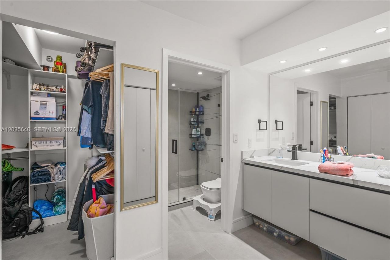 20505 E Country Club Dr , Unit 331, Aventura, FL 33180 Photo