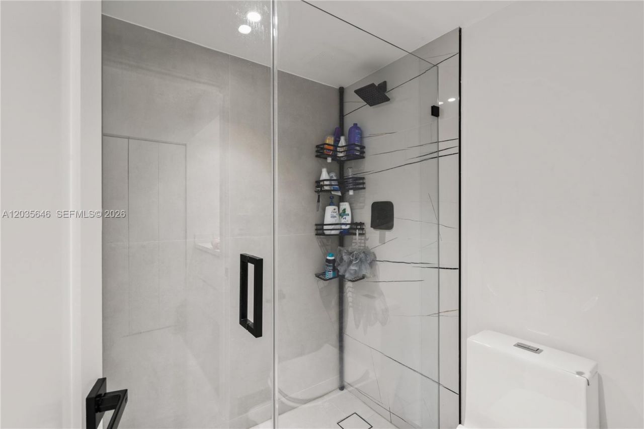 20505 E Country Club Dr , Unit 331, Aventura, FL 33180 Photo