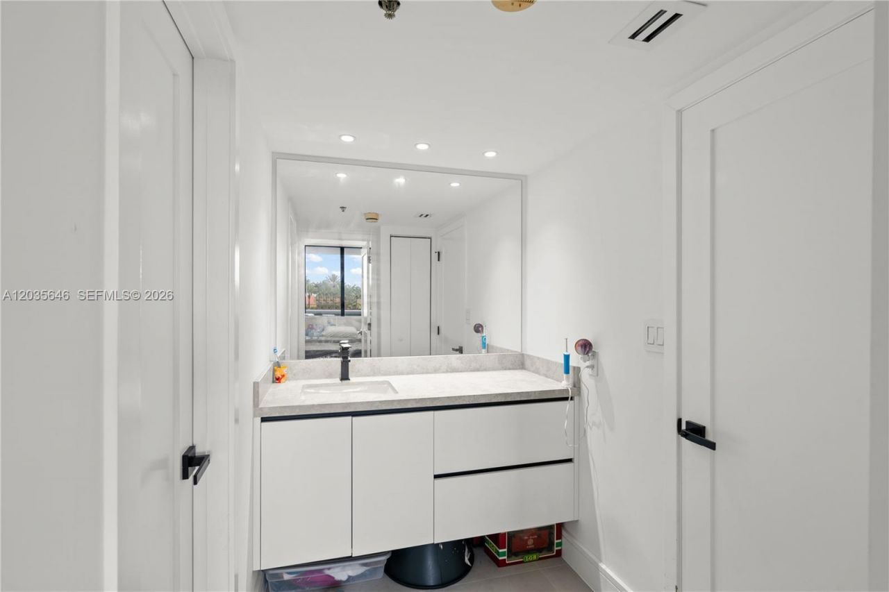 20505 E Country Club Dr , Unit 331, Aventura, FL 33180 Photo