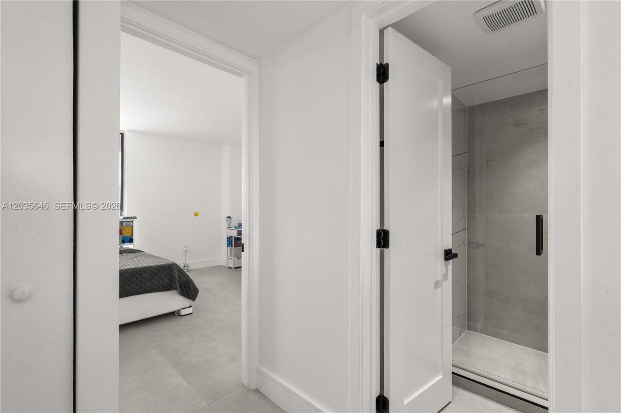 20505 E Country Club Dr , Unit 331, Aventura, FL 33180 Photo