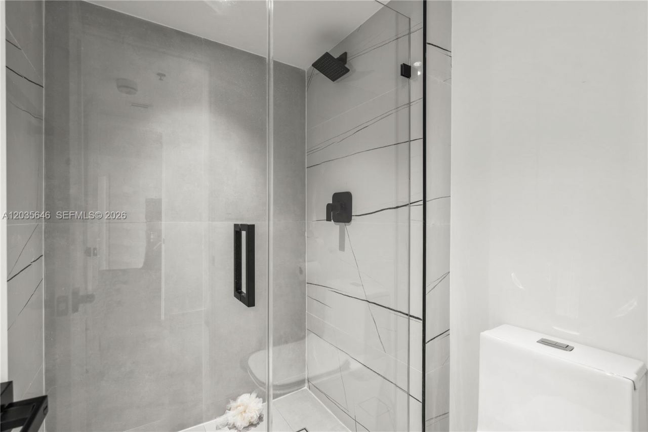 20505 E Country Club Dr , Unit 331, Aventura, FL 33180 Photo