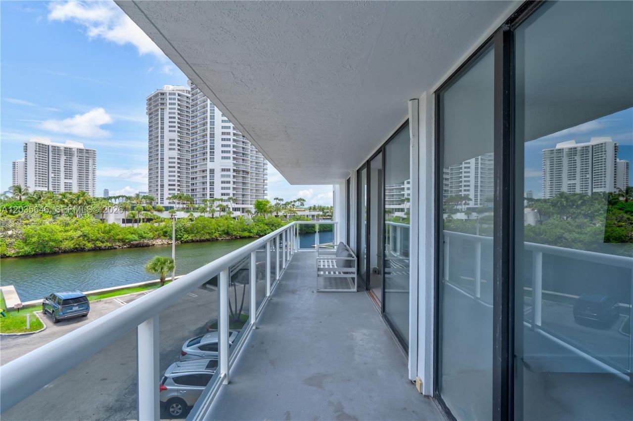 20505 E Country Club Dr , Unit 331, Aventura, FL 33180 Photo