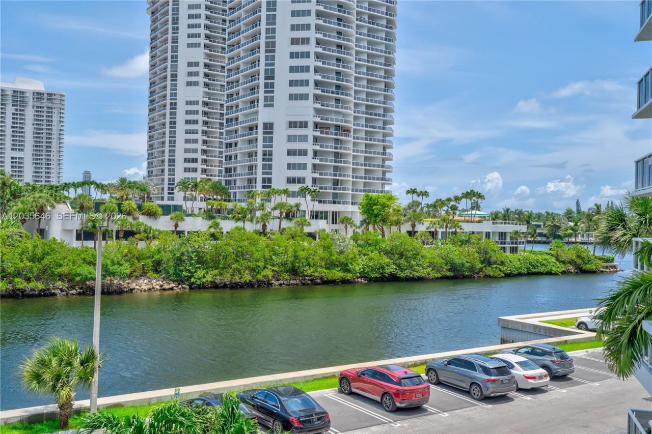 20505 E Country Club Dr , Unit 331, Aventura, FL 33180 Photo