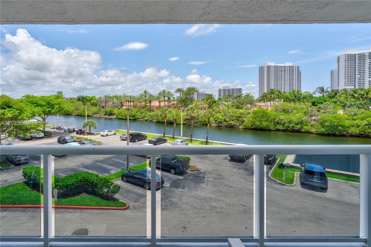 20505 E Country Club Dr , Unit 331, Aventura, FL 33180 Photo
