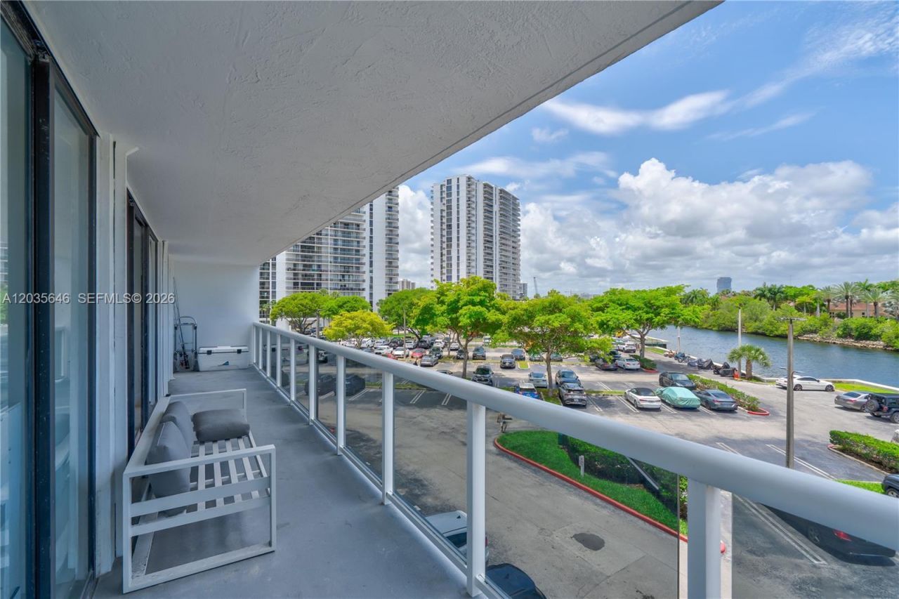 20505 E Country Club Dr , Unit 331, Aventura, FL 33180 Photo