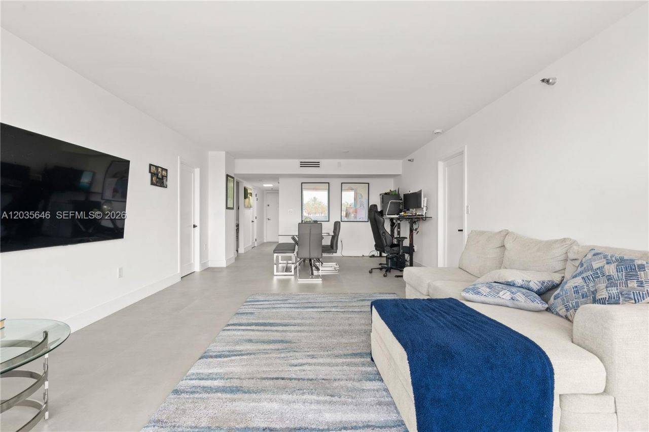 20505 E Country Club Dr , Unit 331, Aventura, FL 33180 Photo