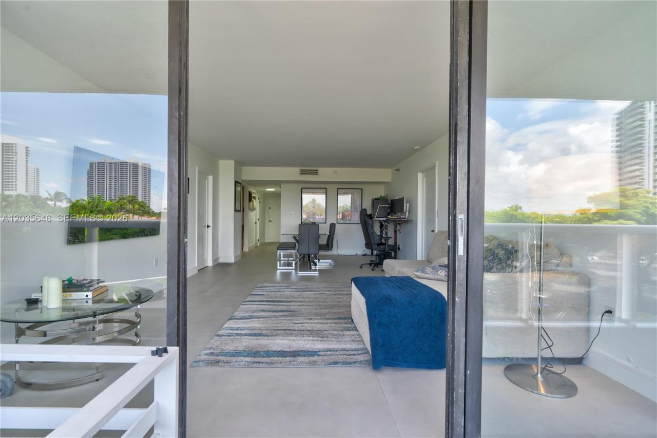 20505 E Country Club Dr , Unit 331, Aventura, FL 33180 Photo