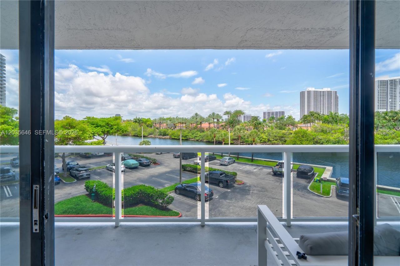 20505 E Country Club Dr , Unit 331, Aventura, FL 33180 Photo