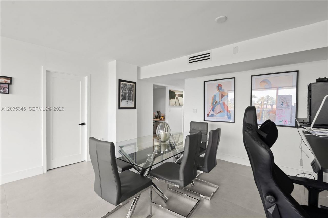 20505 E Country Club Dr , Unit 331, Aventura, FL 33180 Photo