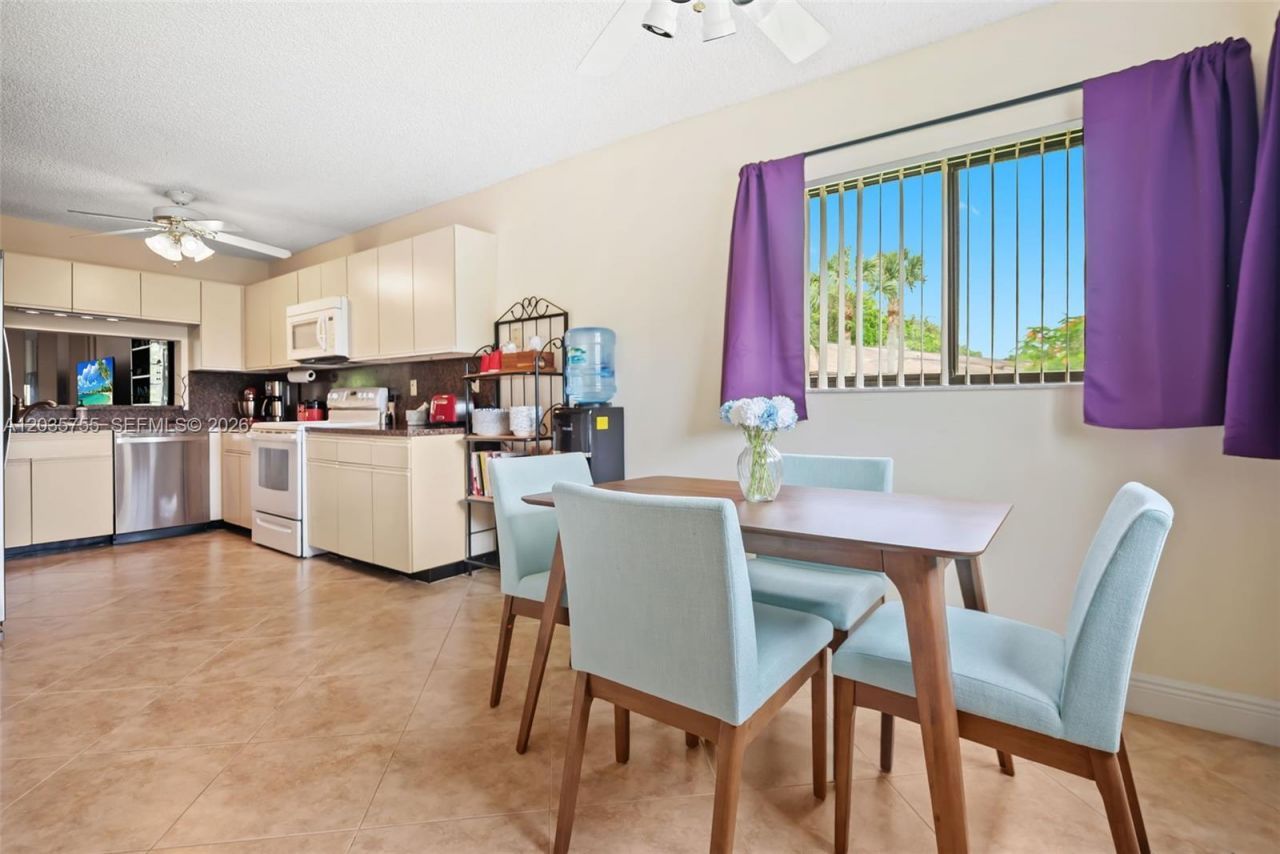 5598 Witney Dr, Unit 214, Delray Beach, FL 33484 Photo