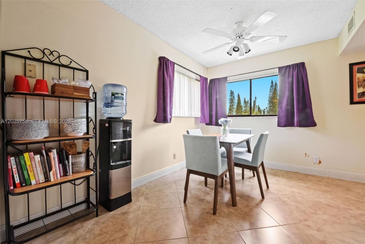 5598 Witney Dr, Unit 214, Delray Beach, FL 33484 Photo