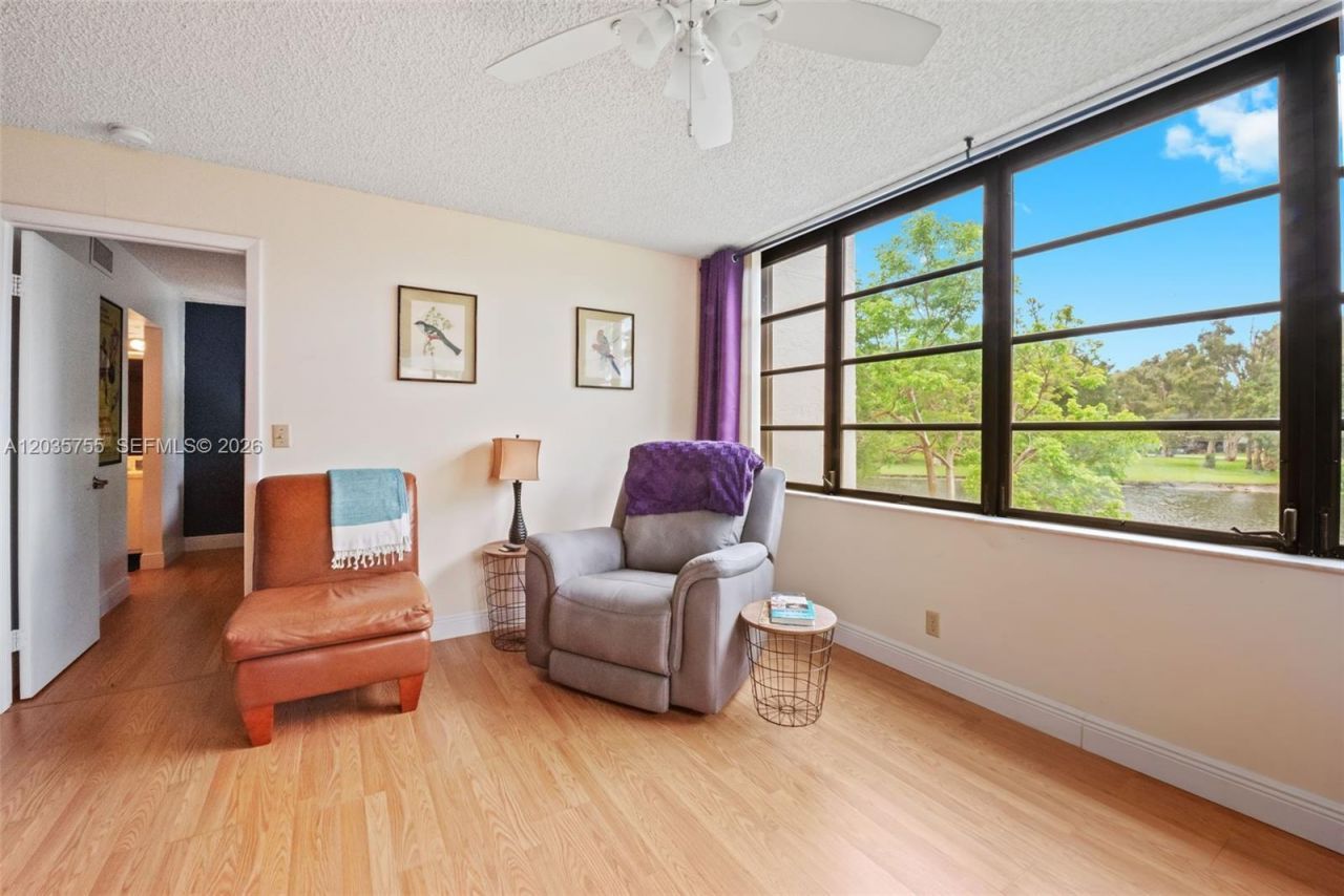 5598 Witney Dr, Unit 214, Delray Beach, FL 33484 Photo