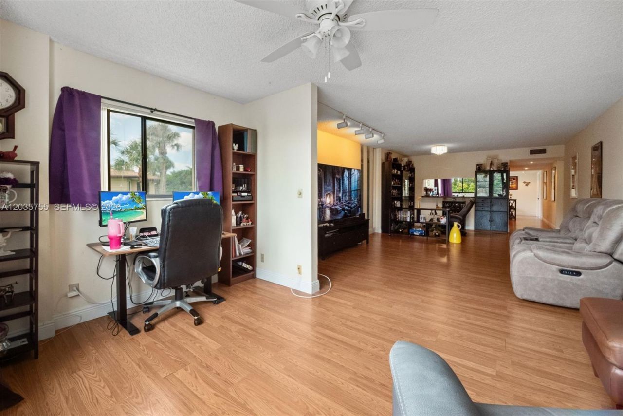5598 Witney Dr, Unit 214, Delray Beach, FL 33484 Photo
