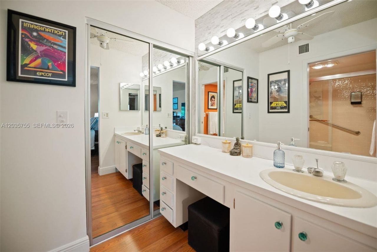 5598 Witney Dr, Unit 214, Delray Beach, FL 33484 Photo