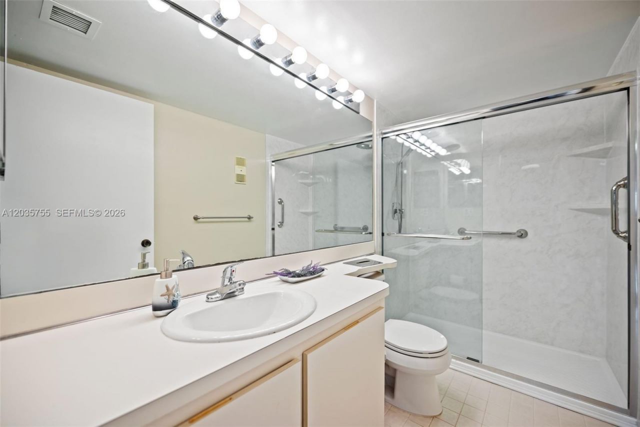5598 Witney Dr, Unit 214, Delray Beach, FL 33484 Photo