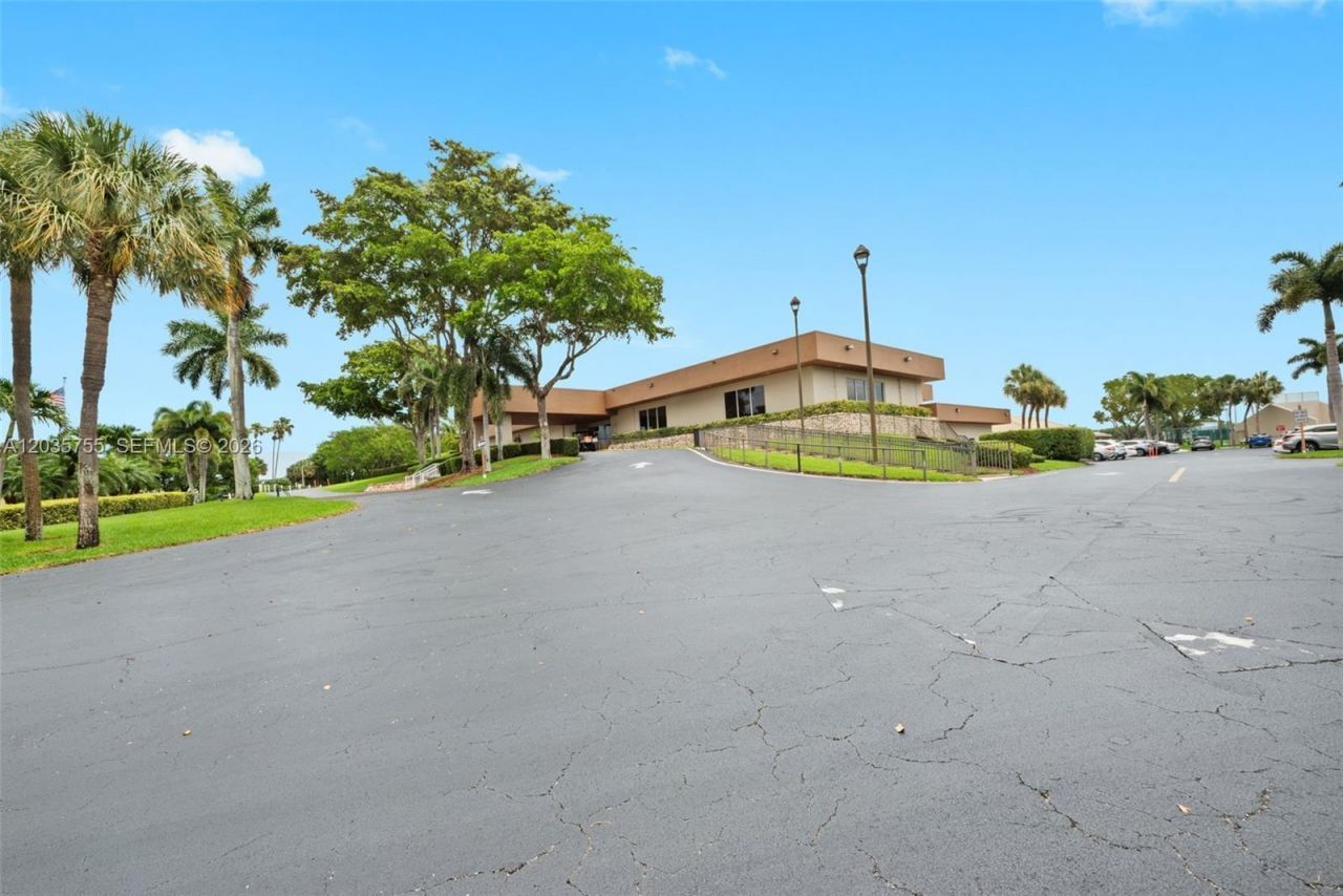 5598 Witney Dr, Unit 214, Delray Beach, FL 33484 Photo