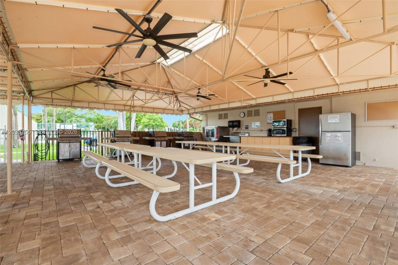 5598 Witney Dr, Unit 214, Delray Beach, FL 33484 Photo