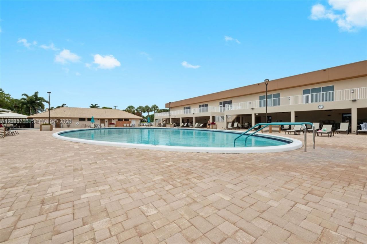 5598 Witney Dr, Unit 214, Delray Beach, FL 33484 Photo