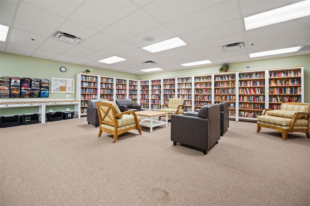 5598 Witney Dr, Unit 214, Delray Beach, FL 33484 Photo