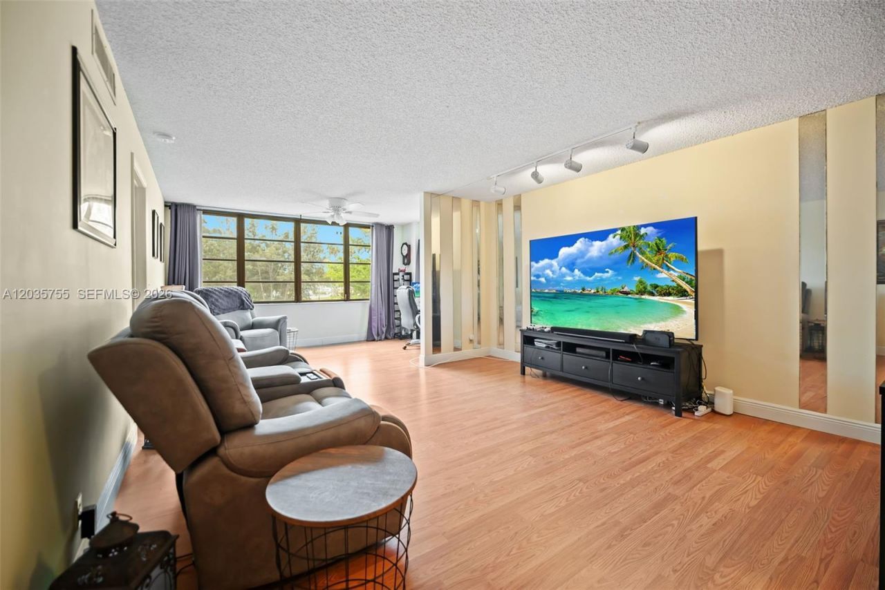5598 Witney Dr, Unit 214, Delray Beach, FL 33484 Photo