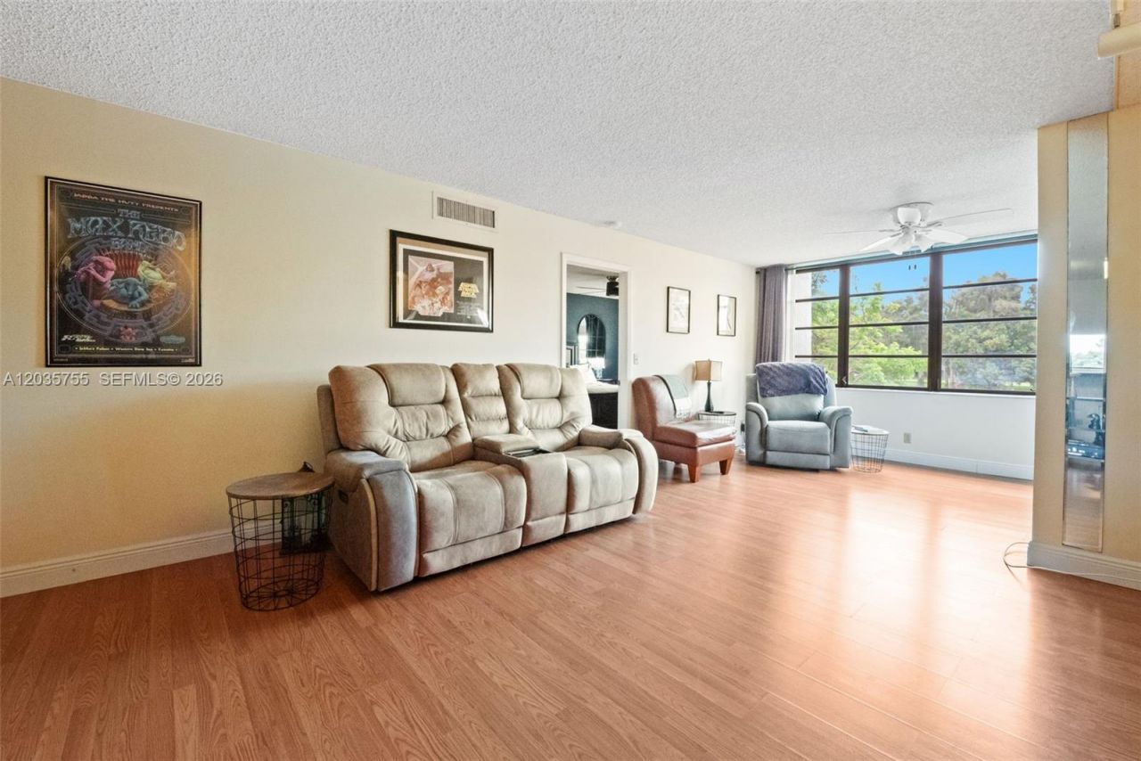 5598 Witney Dr, Unit 214, Delray Beach, FL 33484 Photo