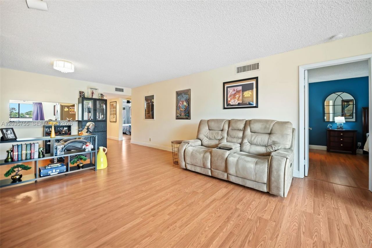 5598 Witney Dr, Unit 214, Delray Beach, FL 33484 Photo