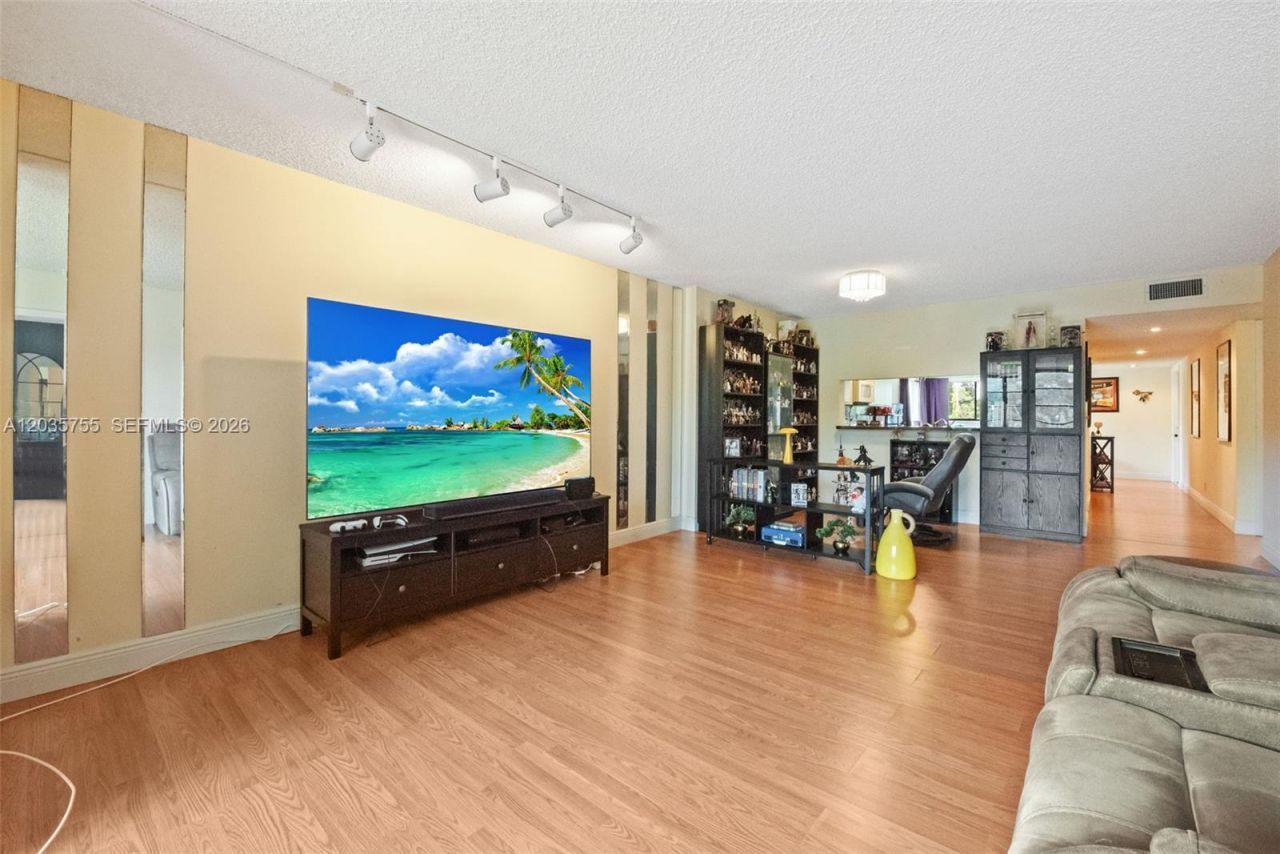 5598 Witney Dr, Unit 214, Delray Beach, FL 33484 Photo