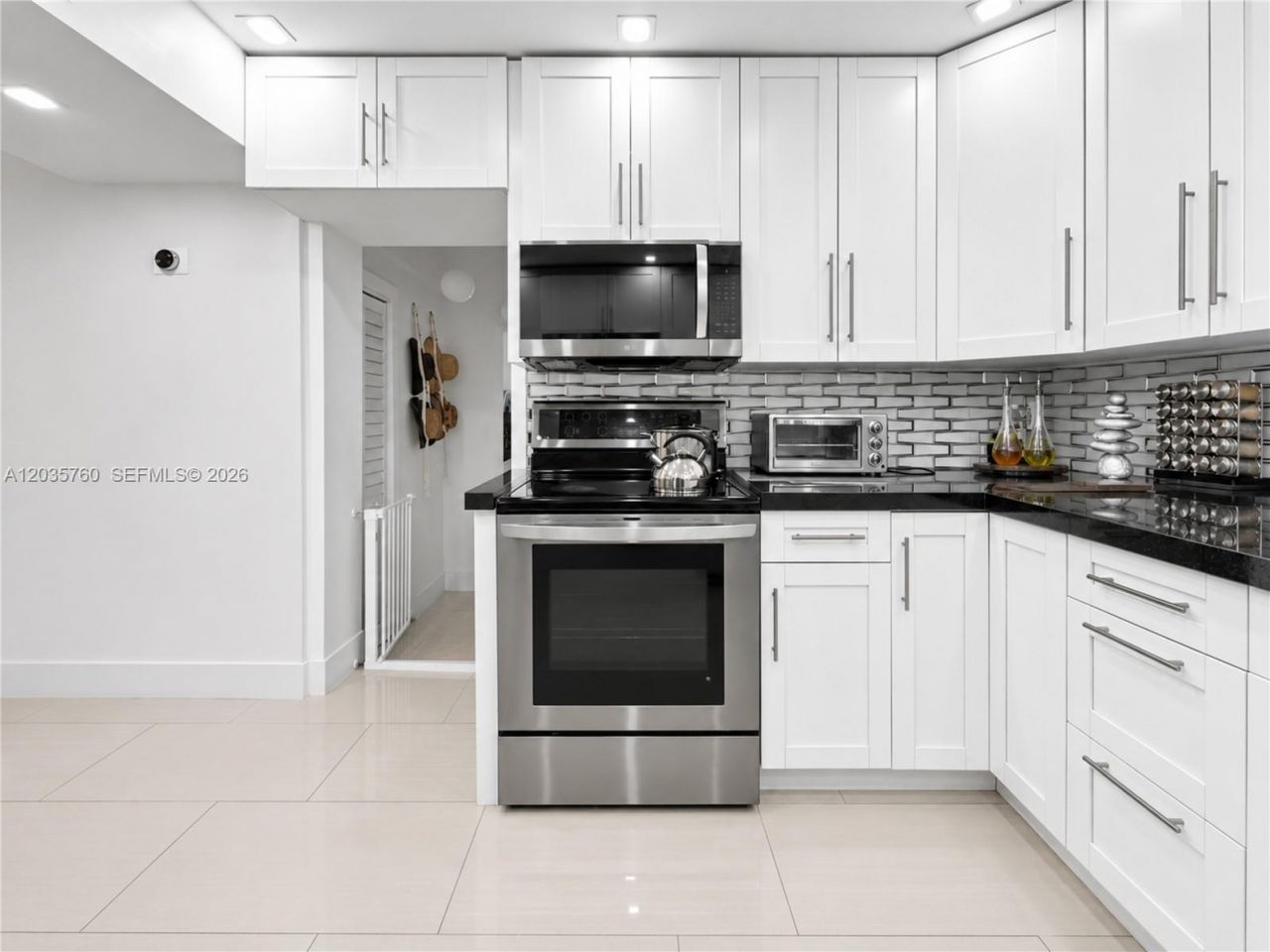 960 NE 146th St , North Miami, FL 33161 Photo