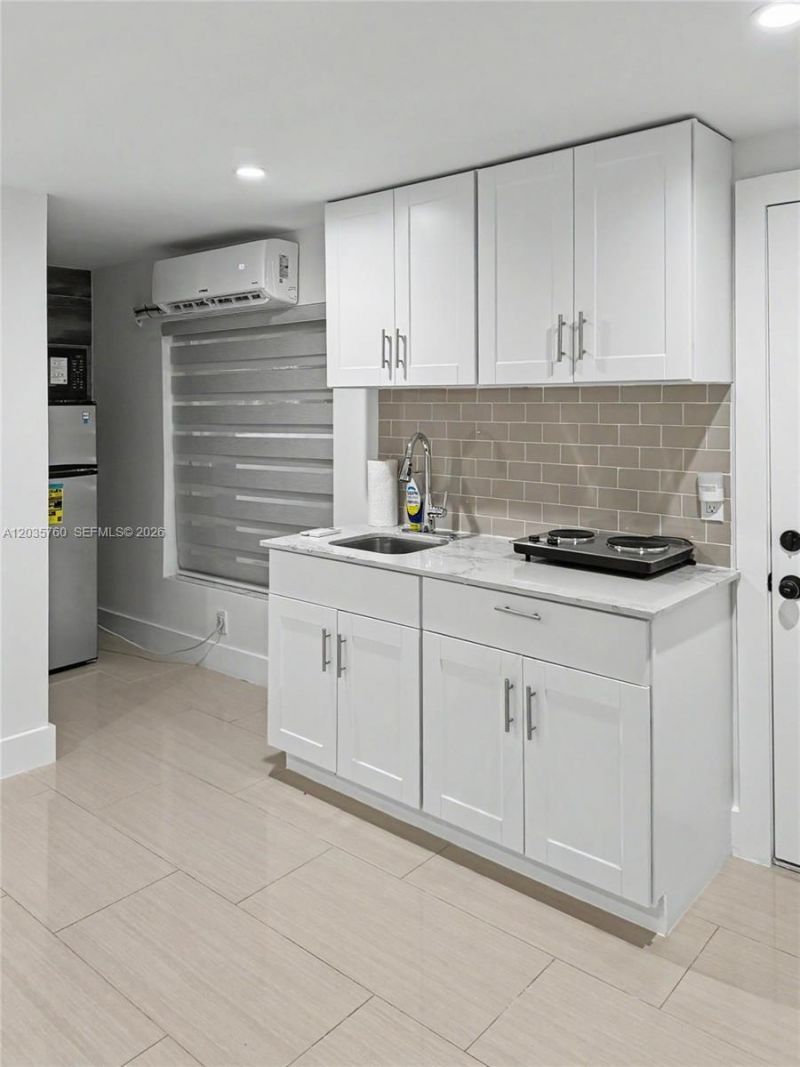 960 NE 146th St , North Miami, FL 33161 Photo
