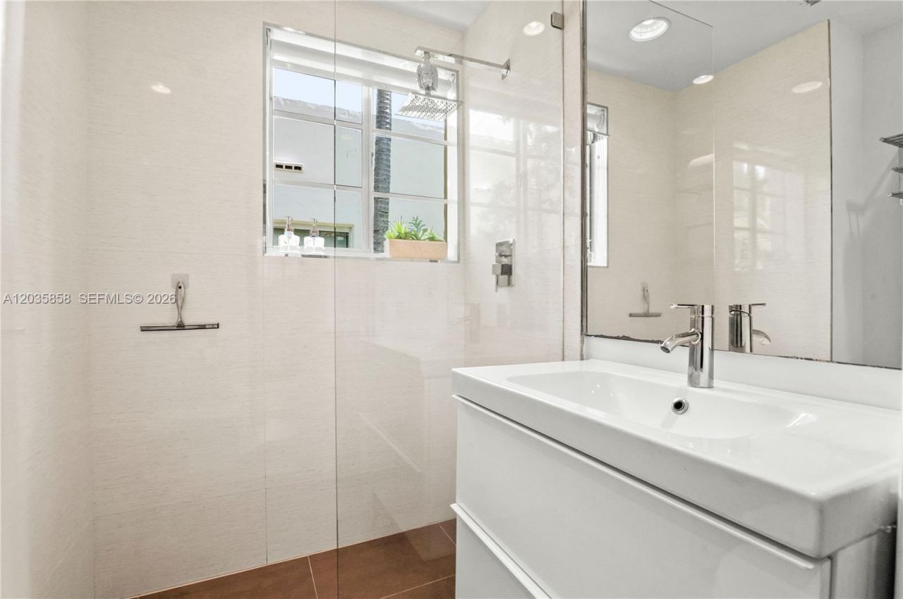 1570 Meridian Ave, Unit 8, Miami Beach, FL 33139 Photo
