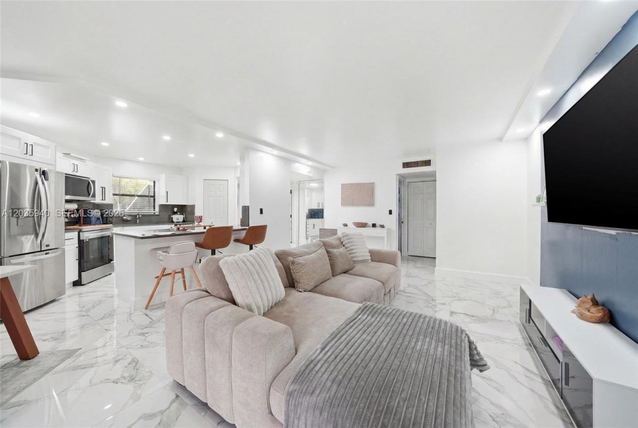 6855 W Broward Blvd , Unit 212, Plantation, FL 33317 Photo